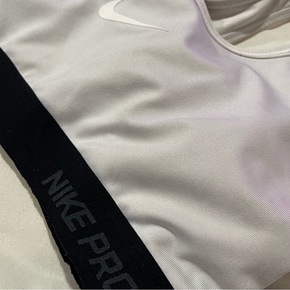 White Nike Sportsbra - Picture 2 of 3